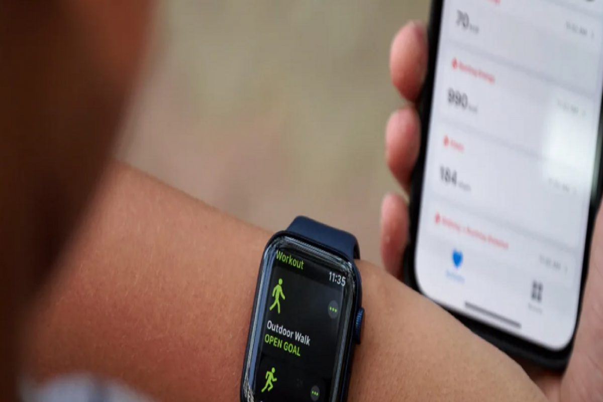 ऑर्डर केलं Apple Watch 6, डिलिव्हर झाला दगड; कंपनीचं उत्तर ऐकून भडकला अभिनेता