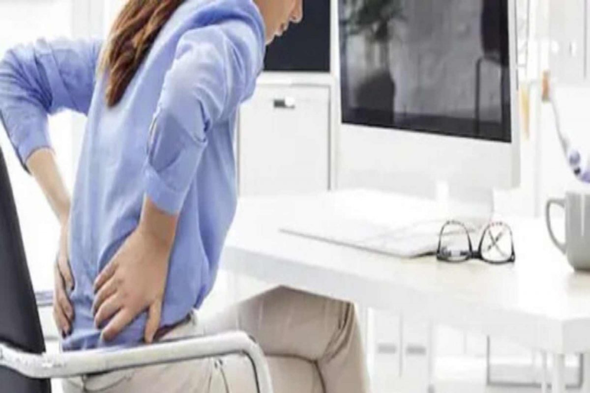 दीर्घकाळ Work From Home करताय? वेळीच सावध व्हा! ह्या लक्षणांकडे करू नका दुर्लक्ष