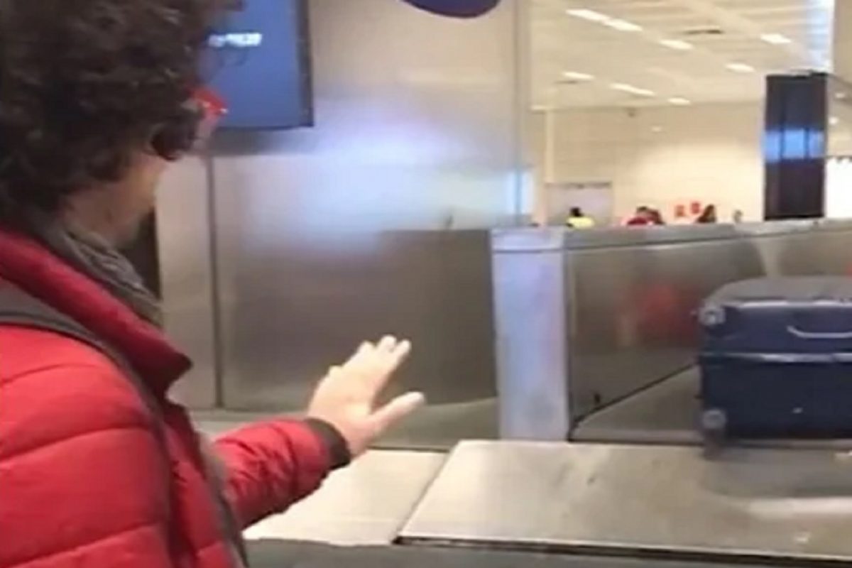 अरेच्चा हा तर हॅरी पॉटर! तरुणाचा हात आहे की जादूची कांडी; Magic video पाहून थक्क व्हाल