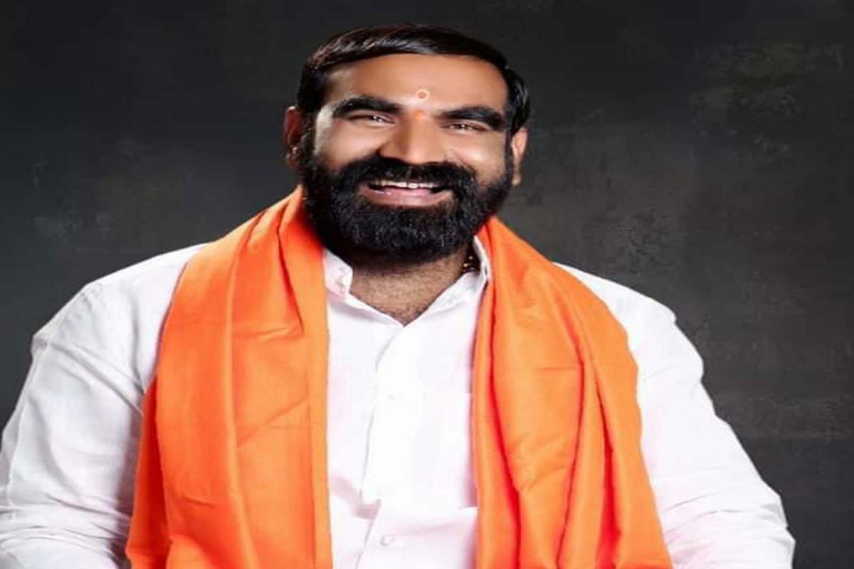 बांगर यांचासह अन्य 13 जणांविरोधामध्ये कारवाई करत औंढा पोलिसात गुन्हा दाखल केला आहे.