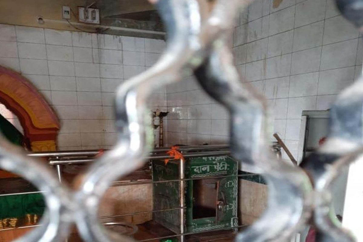 चोरट्यांना तात्काळ अटक करून देवीच्या दानपेटीतील दान परत आणा अशी मागणी भक्त मंडळीनी केली आहे.