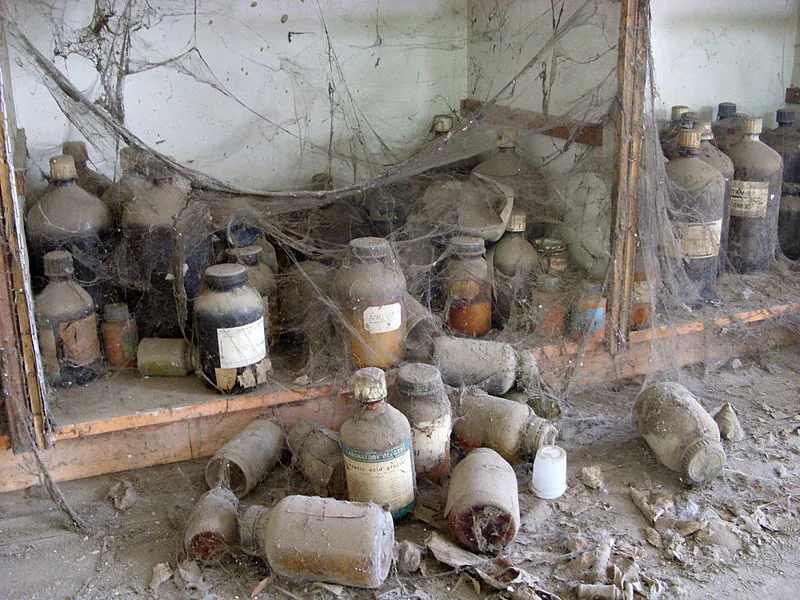 2-3 डिसेंबर 1984 च्या मध्यरात्री घटनास्थळी तैनात असलेल्या कारखान्याचा सुपरवायझरला रात्री 11 वाजता या टाकीत गडबड असल्याचे जाणवले होते. पण हा गडबड किती धोकादायक असणार आहे, याची कोणालाच कल्पना नव्हती. टाकीचे वाढते तापमान प्रत्येकाचं टेंशन वाढवत होतं. परिस्थिती नियंत्रणात आणण्याचे प्रयत्न सुरू होते. मात्र, काही वेळातच परिस्थिती हाताबाहेर गेल्याचे कर्मचाऱ्यांच्या लक्षात आले.