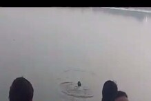 पत्नीवर मटण कापण्याच्या सुऱ्याने केले सपासप वार, नंतर मारली तलावात उडी! पत्नीवर मटण कापण्याच्या सुऱ्याने केले सपासप वार, नंतर मारली तलावात उडी!