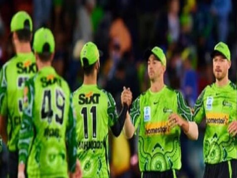 ऑस्ट्रेलियात सुरू असलेल्या अ‍ॅशेस सीरिजमध्ये (Ashes Series) कोरोनाचं संकट वाढलं आहे.  त्यानंतर आता बिग बॅश लीगला (Big Bash League) देखील कोरोनाचा फटका बसला आहे.