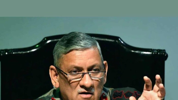 जनरल बिपिन रावत त्यांच्या पत्नीसह एमआय 17 सीरिजच्या हेलिकॉप्टरवर होते, जे उटीजवळ क्रॅश झाले. जनरल रावत यांची लष्करी कारकीर्द चमकदार आहे. यामुळेच ते देशाचे पहिले संरक्षण प्रमुख म्हणजेच चीफ ऑफ डिफेन्स स्टाफ झाले.