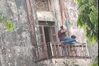 मुलासमोर बापाने इमारतीतून मारली उडी, चिपळूणमधील थरारक घटना LIVE VIDEO