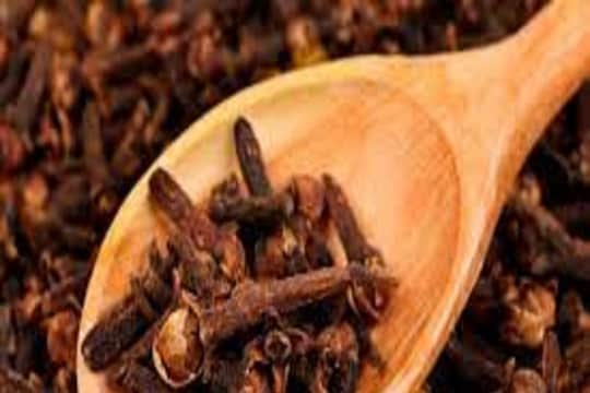 Clove in Diabetes: मधुमेहाच्या रुग्णांसाठी लवंग फायदेशीर आहे का? जाणून घ्या त्याविषयी माहिती