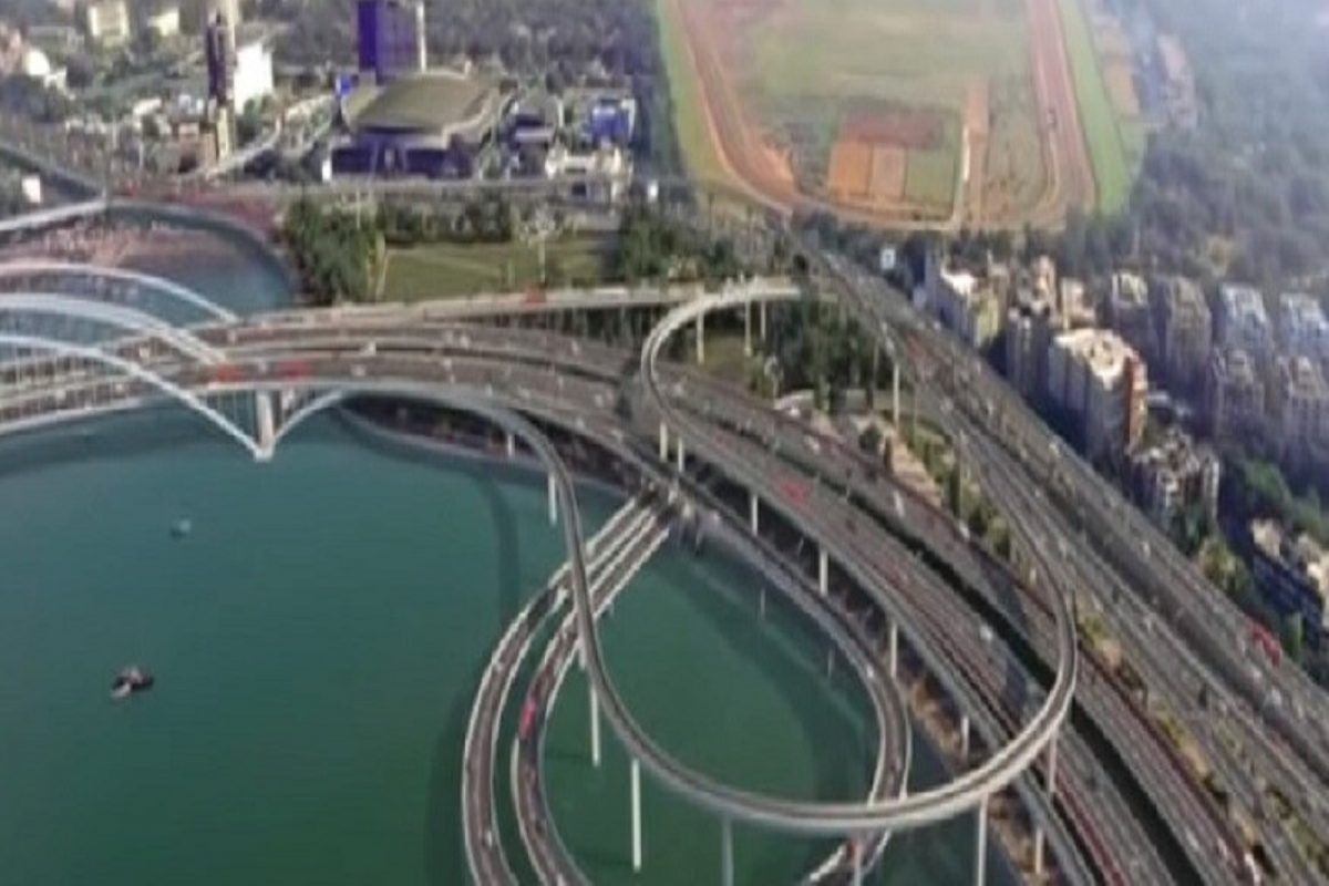 Mumbai Coastal Road: मुख्यमंत्र्यांचा ड्रीम प्रोजेक्ट कोस्टल रोडचे बांधकाम संथ गतीने, कंत्राटदाराला ठोठावला दंड