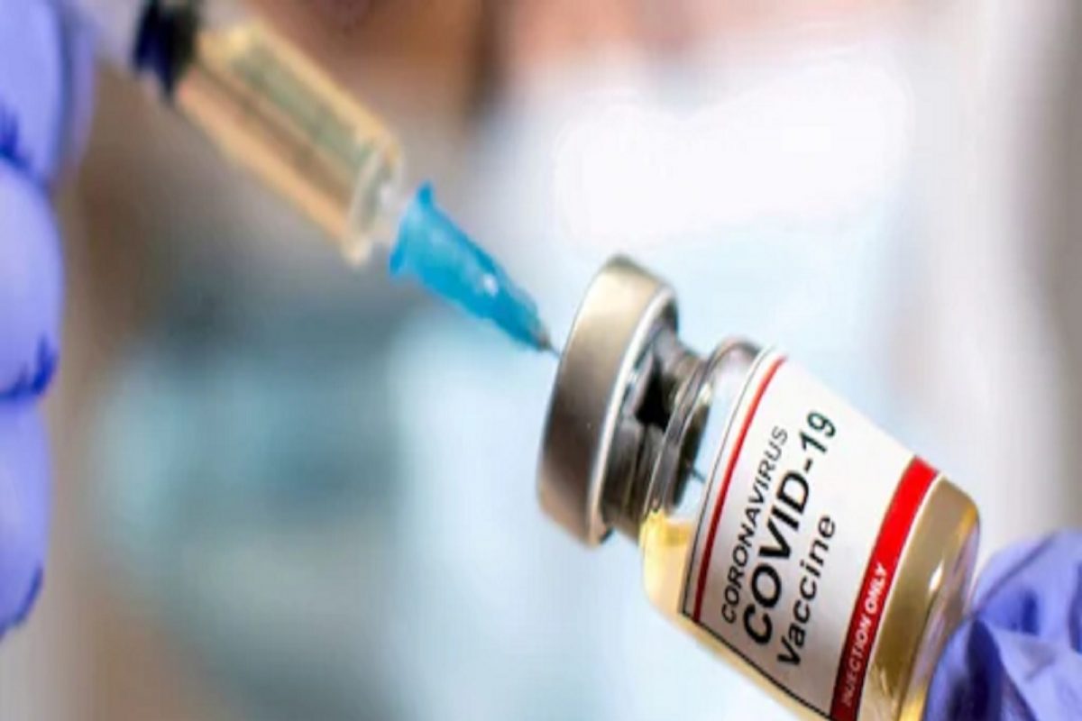 Explainer : Omicron मुळे Booster dose घ्यायचा झाला तर तो कोणत्या Corona vaccine चा घ्यावा?