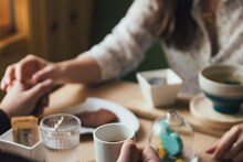 'त्या' जेवणामुळे सुरू होताच कपलच्या Love Story चा END; कारण जाणून व्हाल थक्क