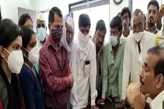 केविलवाणा विरोधाभास, आरोग्यमंत्र्यांच्याच जिल्ह्यात कोविड योद्धे हक्काच्या पगारापासून उपेक्षित