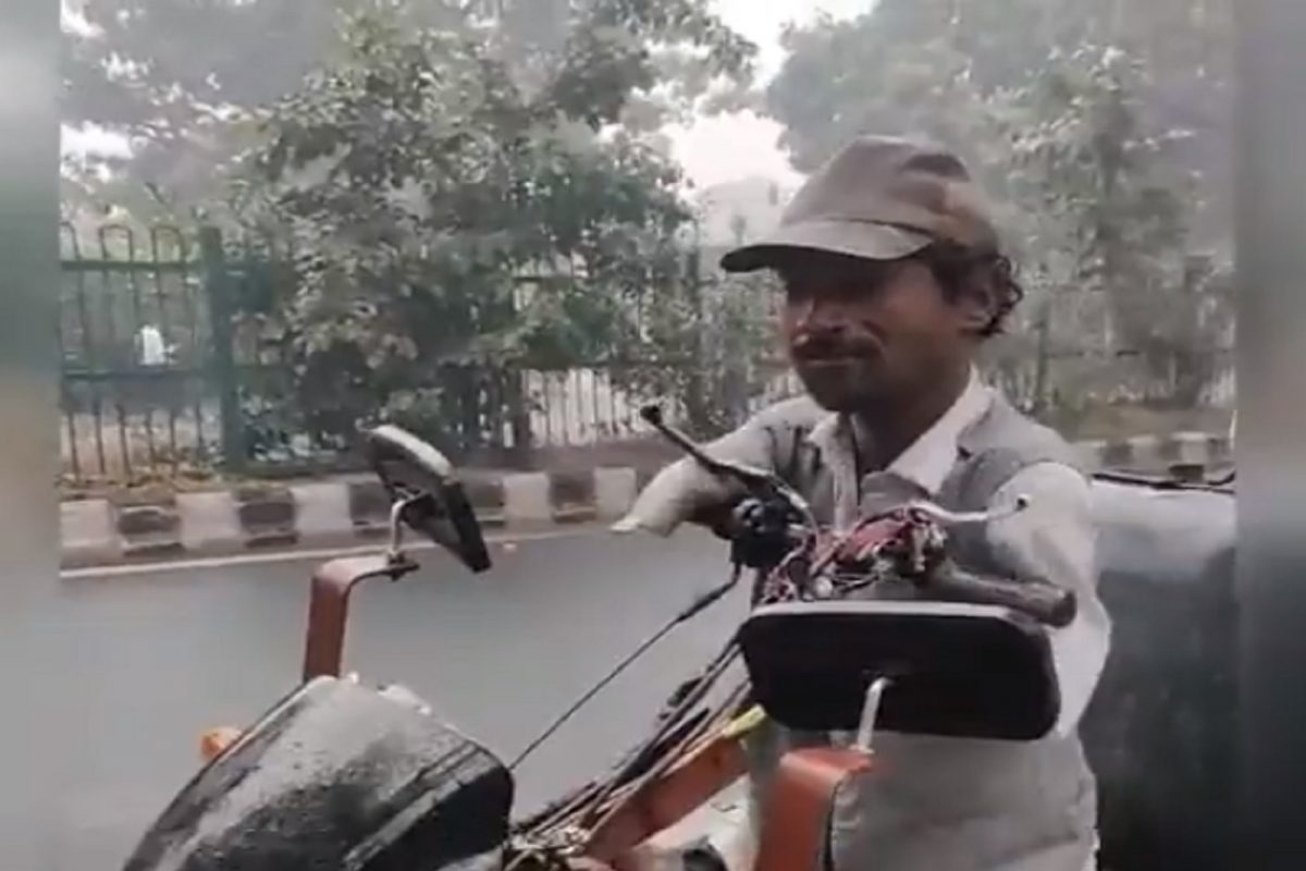 दोन्ही हातपाय नाहीत तरी रस्त्यावर सुसाट चालवतो गाडी; VIDEO पाहून दिव्यांगाच्या जिद्दीला कराल सलाम