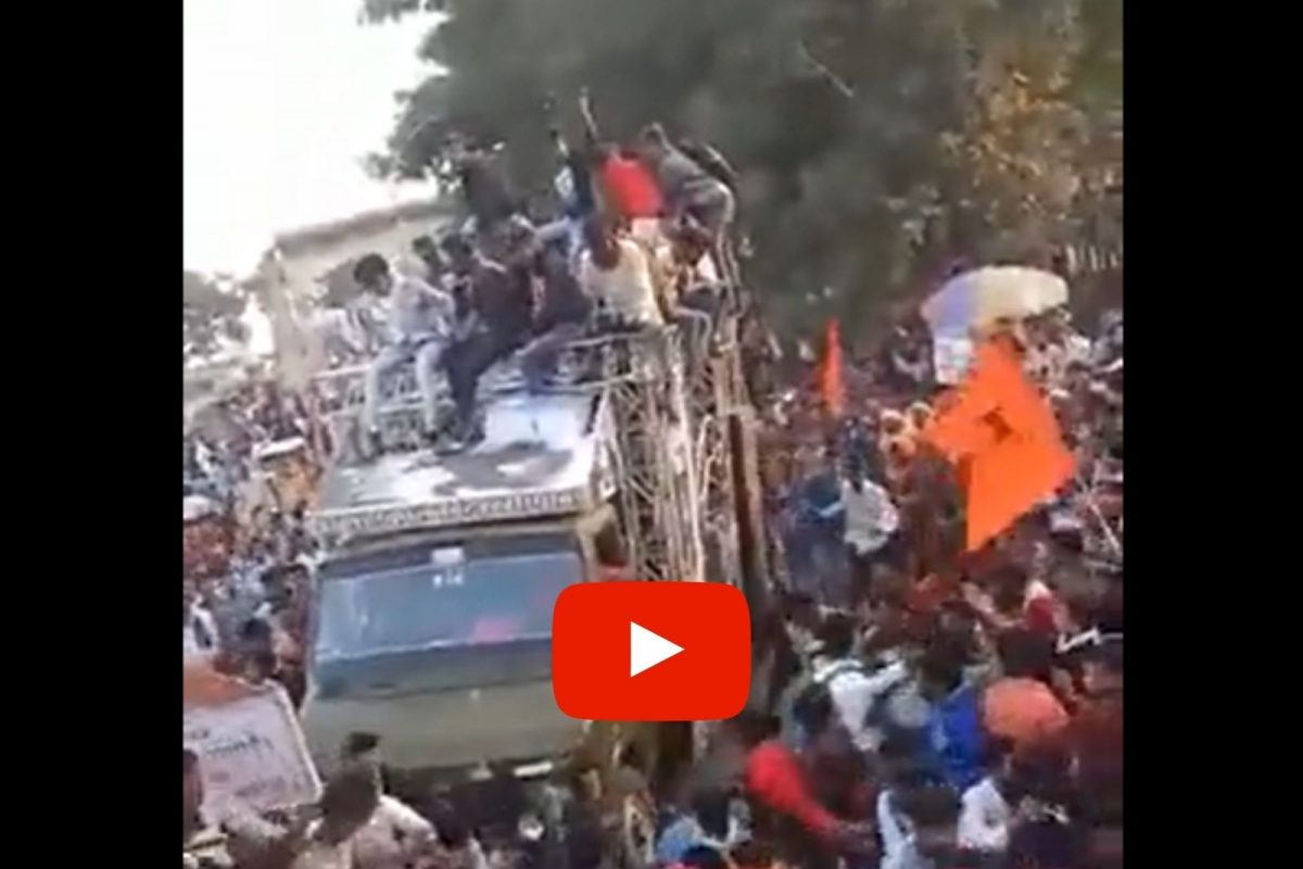 भयंकर! ब्रेक फेल होताच शेकडो भाविकांच्या गर्दीत घुसला DJ टेम्पो, चेंगराचेंगरीचा LIVE VIDEO