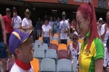 Ashes Series: इंग्लिश फॅननं ऑस्ट्रेलियन गर्लफ्रेंडला केलं मैदानात प्रपोज, VIDEO Ashes Series: इंग्लिश फॅननं ऑस्ट्रेलियन गर्लफ्रेंडला केलं मैदानात प्रपोज, VIDEO