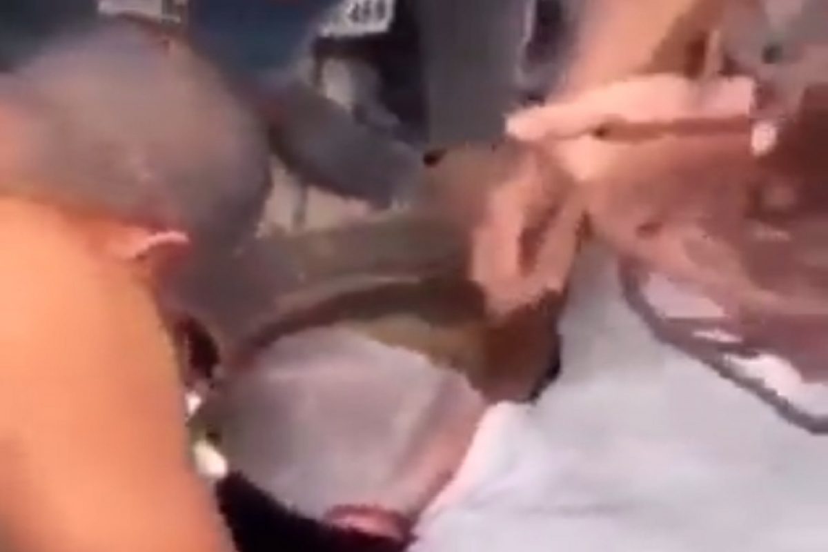 चिमुकलीला मृत्यूच्या दाढेतून बाहेर काढण्यासाठी धडपड; बचावाचा थरारक Video viral