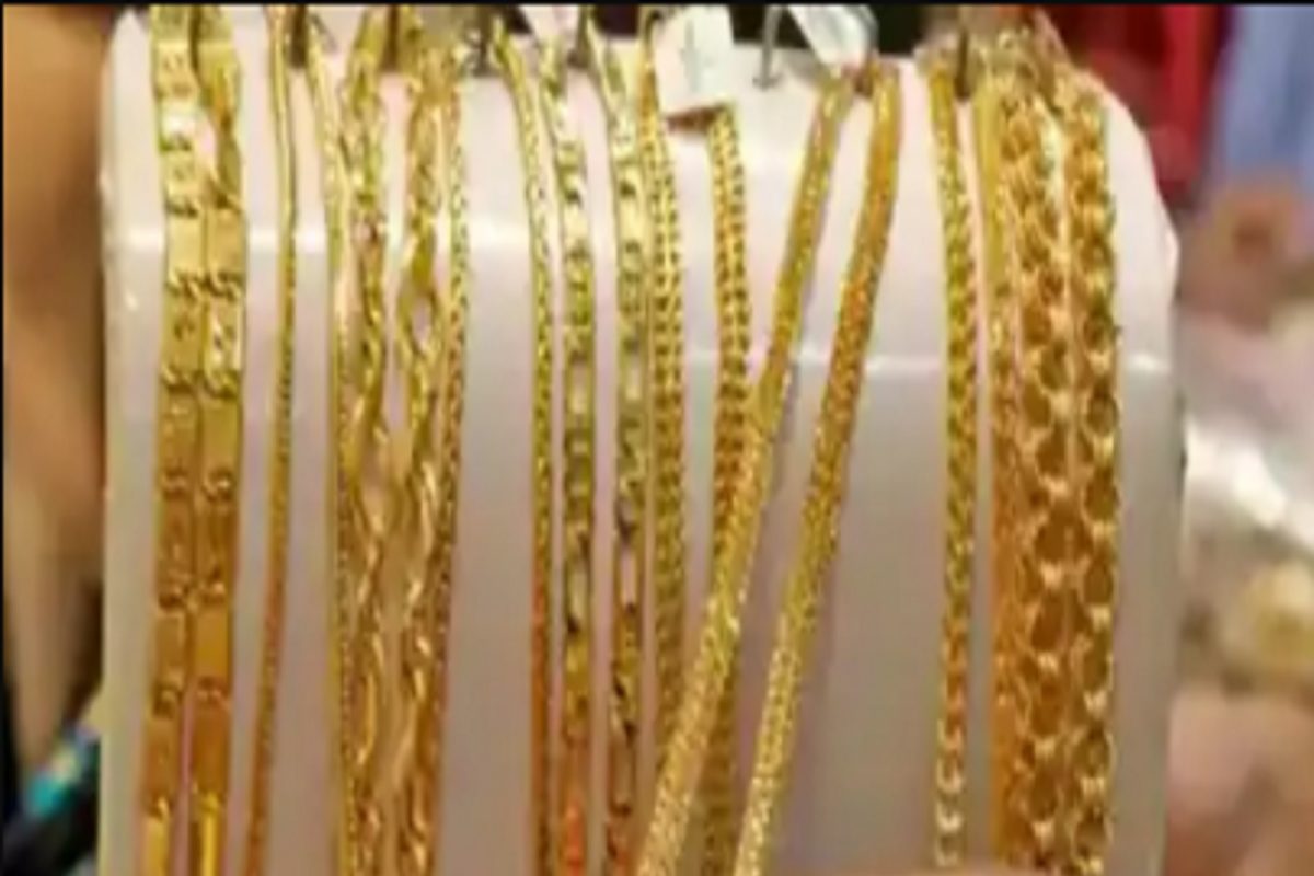 Gold Price Today: आठवड्याच्या पहिल्याच दिवशी सोन्याच्या किमतीत तेजी, काय आहे आजचा भाव