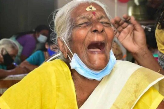 केरळच्या आज्जींची वयाच्या 104 व्या वर्षी साक्षरता परीक्षेत बाजी! शिक्षणमंत्री म्हणाले..