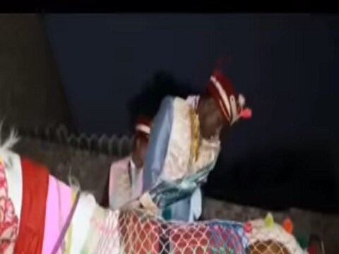 फाटलेल्या पँटमुळे वरातीत अडलं नवरदेवाचं घोडं.