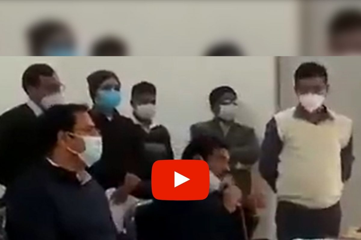 '...नाहीतर फासावर लटकवेल' जिल्हाधिकाऱ्यांची आरोग्य कर्मचाऱ्यांना खुलेआम धमकी, धक्कादायक VIDEO