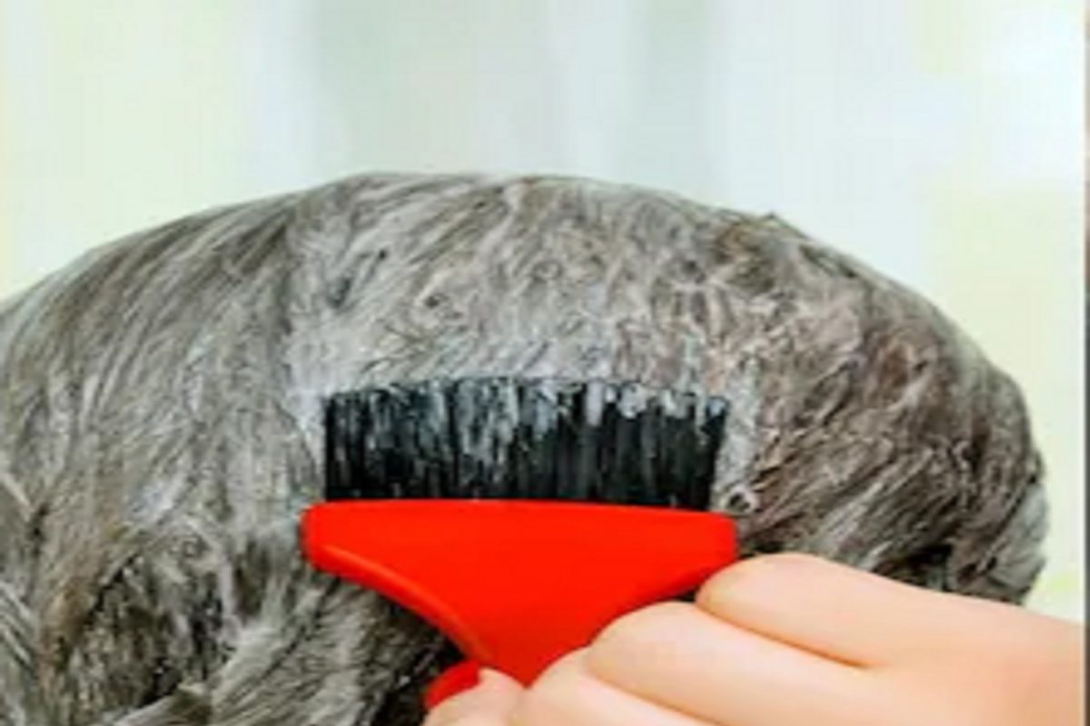 बापरे! Hair Dye लावल्यानंतर महिलेची झाली भयंकर अवस्था; पाहून तुम्ही चुकूनही केसांना कलर करणार नाही