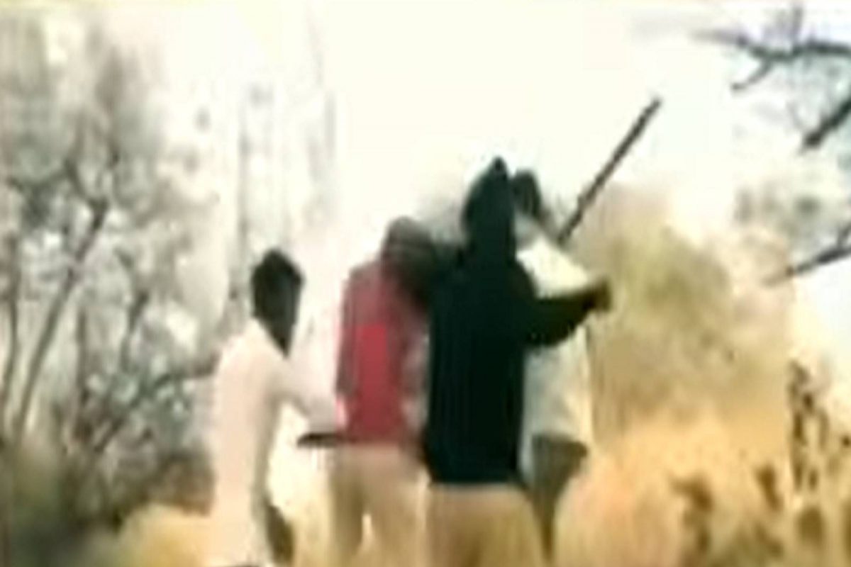 चाळीसगावात गावगुंडांचा हैदोस, प्रेमी युगुलाला अमानुष मारहाण, तरुणाच्या डोक्यात फरशी घातली