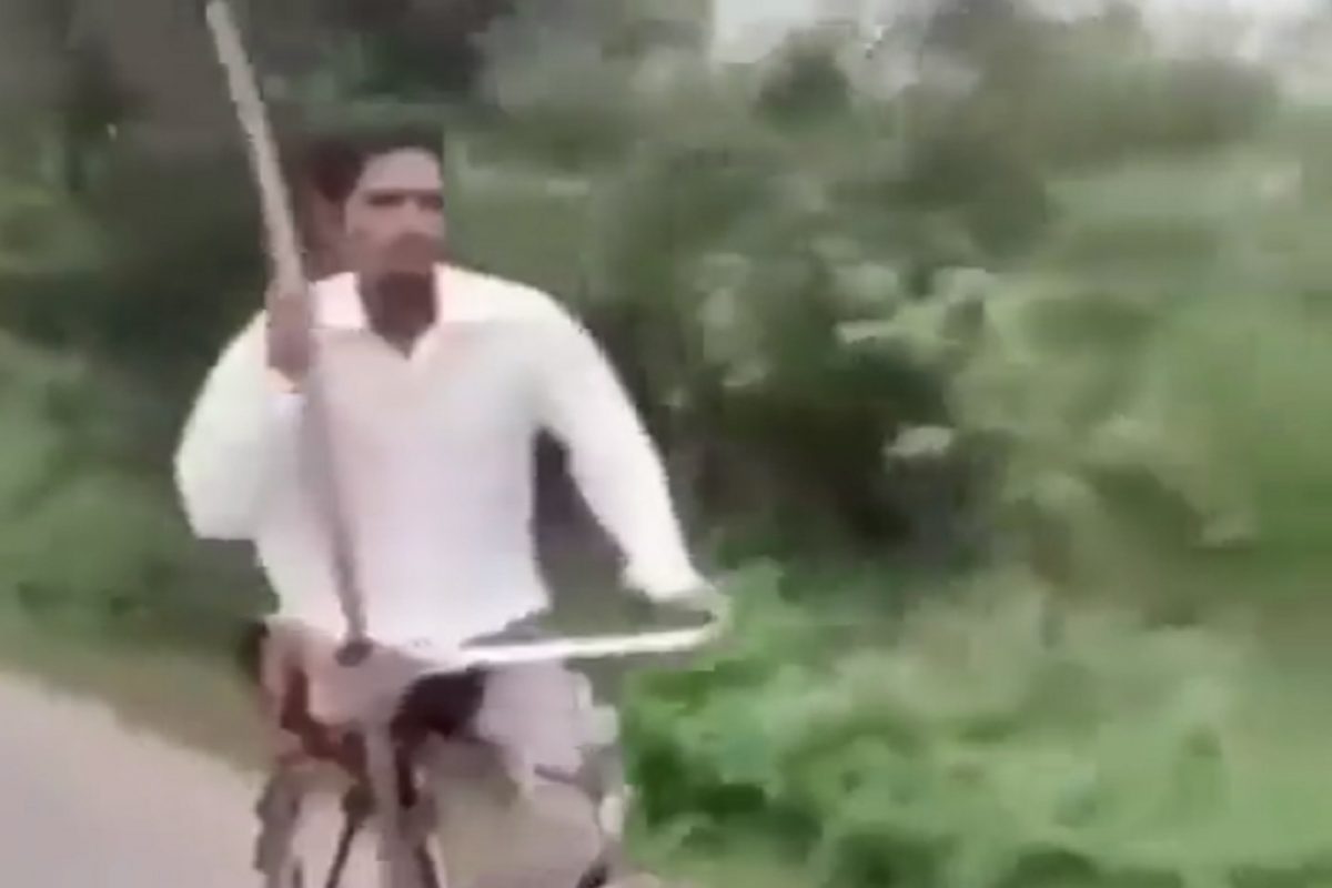 एक पाय नाही तरी हिंमत हरला नाही! दिव्यांग तरुणाने वाऱ्याच्या वेगाने सुसाट पळवली सायकल; पाहा प्रेरणादायी VIDEO