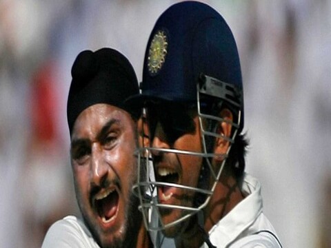 भारताचा दिग्गज ऑफ स्पिनर हरभजन सिंगने (Harbhajan Singh Retire) सर्व प्रकारच्या क्रिकेटमधून निवृत्ती घेतली आहे. टेस्ट क्रिकेटमध्ये हरभजनच्या नावावर 417 विकेट आहेत.