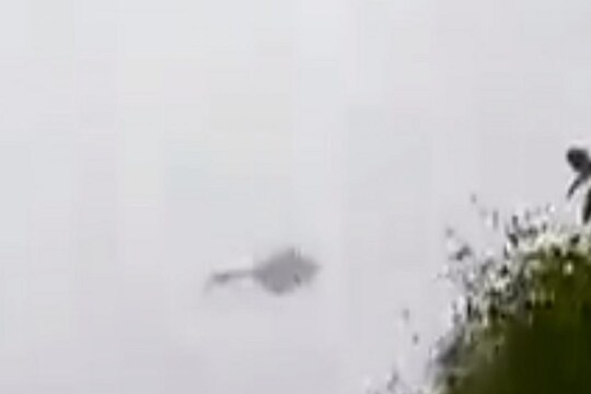 जंगलात फिरायला गेलेल्या कुटुंबाला अचानक हेलिकॉप्टर खाली येताना दिसलं; CDS बिपिन रावत यांच्या Chopper Crash चा VIDEO असा आला पुढे