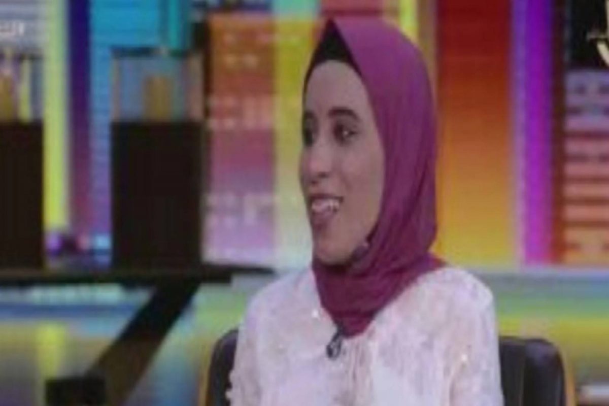 जिद्दीला सलाम ! एसाराने अंधत्वाला हरवलं, डोळ्यांना दिसत नसतानाही बनली जगप्रसिद्ध फोटोग्राफर