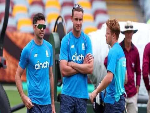 अ‍ॅशेस सीरिज (Ashes Series) गमावल्यानंतर इंग्लंडच्या क्रिकेट टीमवर जोरदार टीका होत आहे.  या पराभवानंतर इंग्लंडचा फास्ट बॉलर जेम्स अँडरसन (James Anderson) याने देशाच्या क्रिकेट बोर्डाकडे (ECB) बोट दाखवलं आहे.