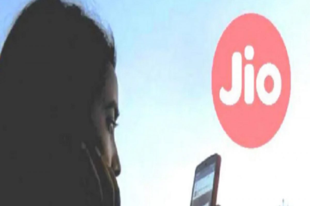 Jio च्या 399 रुपयांच्या पोस्टपेड प्लॅनमध्ये तुम्ही सर्व OTT प्लॅटफॉर्मचा आनंद घेऊ शकता.