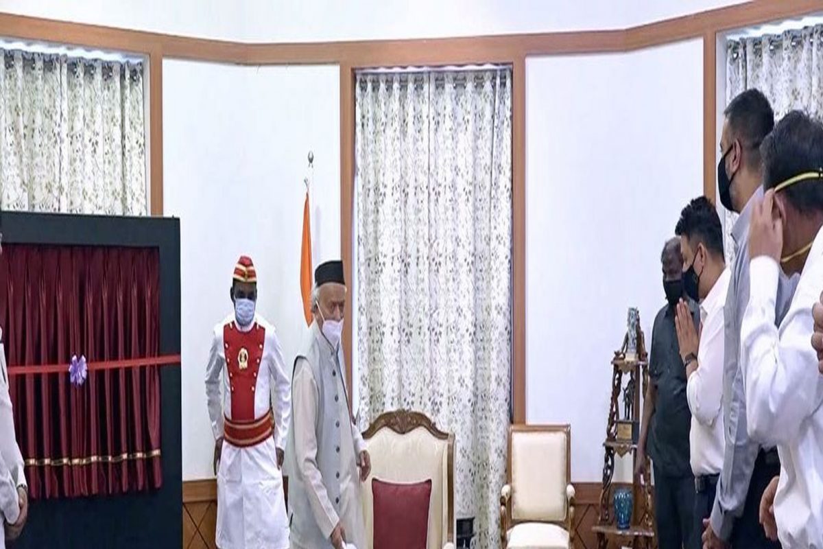 स्वप्नील जोशी घेऊन येतोय 'मोबाईल टीव्ही'; अनोख्या प्रोजेक्टचे राज्यपाल भगतसिंह कोश्यारींच्या हस्ते अनावरण