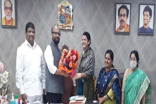 कल्पिता पिंपळे यांच्याकडे पुन्हा सहाय्यक आयुक्तपदाचा पदभार स्वीकारला असून अनधिकृत फेरीवाला आणि अनधिकृत बांधकामांविरोधात पुन्हा एकदा धडक कारवाई करणार आहेत 