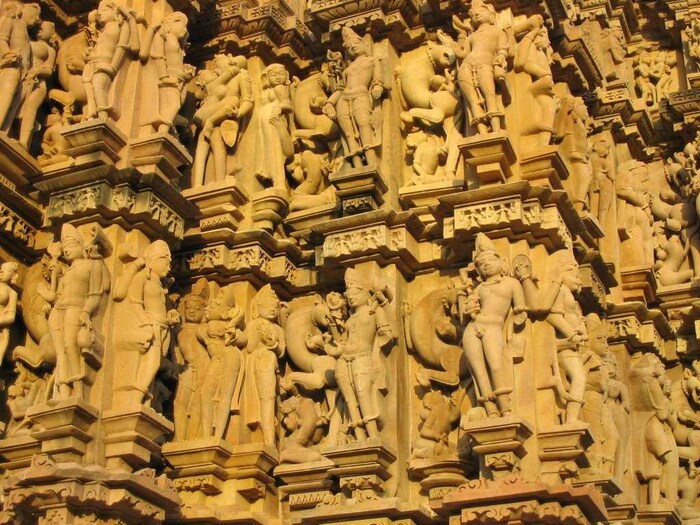 सुमारे एक हजार वर्षांपूर्वी, प्रेम, सौंदर्य आणि लैंगिक संबंधांची पूजा करणारा समाज आपल्या तथाकथित विकसित समाजापेक्षा कितीतरी पुढे आणि वैज्ञानिक विचारसरणीचा होता. खजुराहोच्या भूमीवर पसरलेली विशाल मंदिरांची साखळी पाहून याचीच प्रचिती येते. 