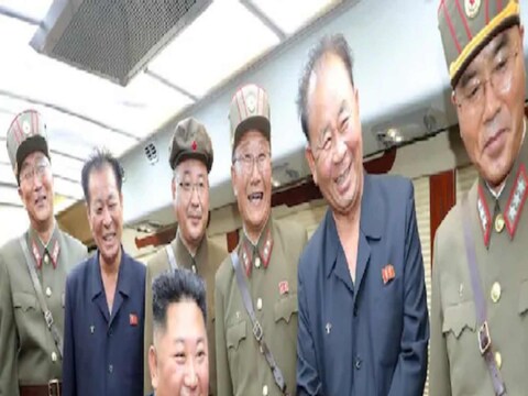 उत्तर कोरियाचे (North Korea) हुकूमशहा किम जोंग उन (Kim Jong Un) हे नेहमीच आपल्या जनतेसाठी काहीतरी अजब आणि क्रूर असे आदेश काढत असतात. असाच एक आदेश आता लोकांचा आनंद हिरावून घेणार आहे.
