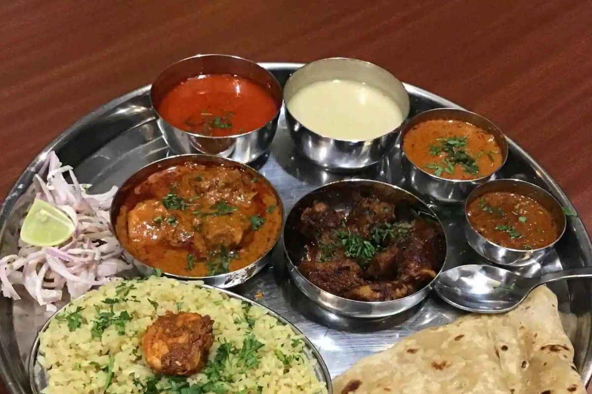 मांसाहार करणाऱ्यांसाठी महत्वाची बातमी! एका दिवसात किती मांस खावं? ब्रिटीशांनी सेवन कमी का केलं?