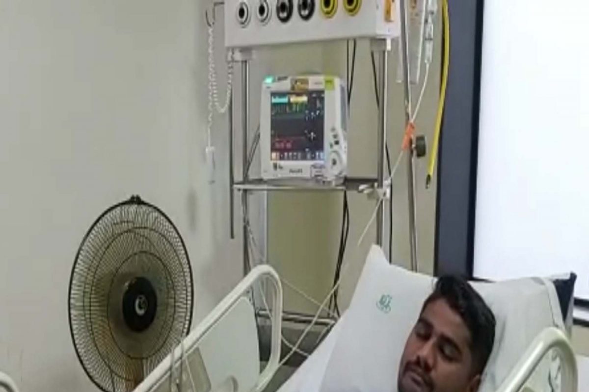 शासकीय कर्मचारी आणि पोलिसावर हल्ल्य करण्याच्या घटना वारंवार घडत असून अशीच एक धक्कादायक घटना मनमाड शहरात घडली