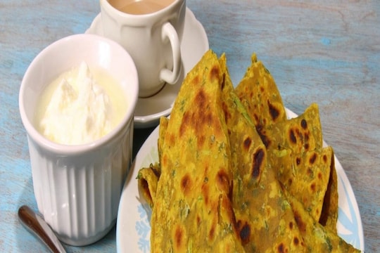 हिवाळ्यात मेथीच्या पराठ्यांचा नाश्ता सर्वोत्तम, वाचा फायदे (Photo: shutterstock.com)