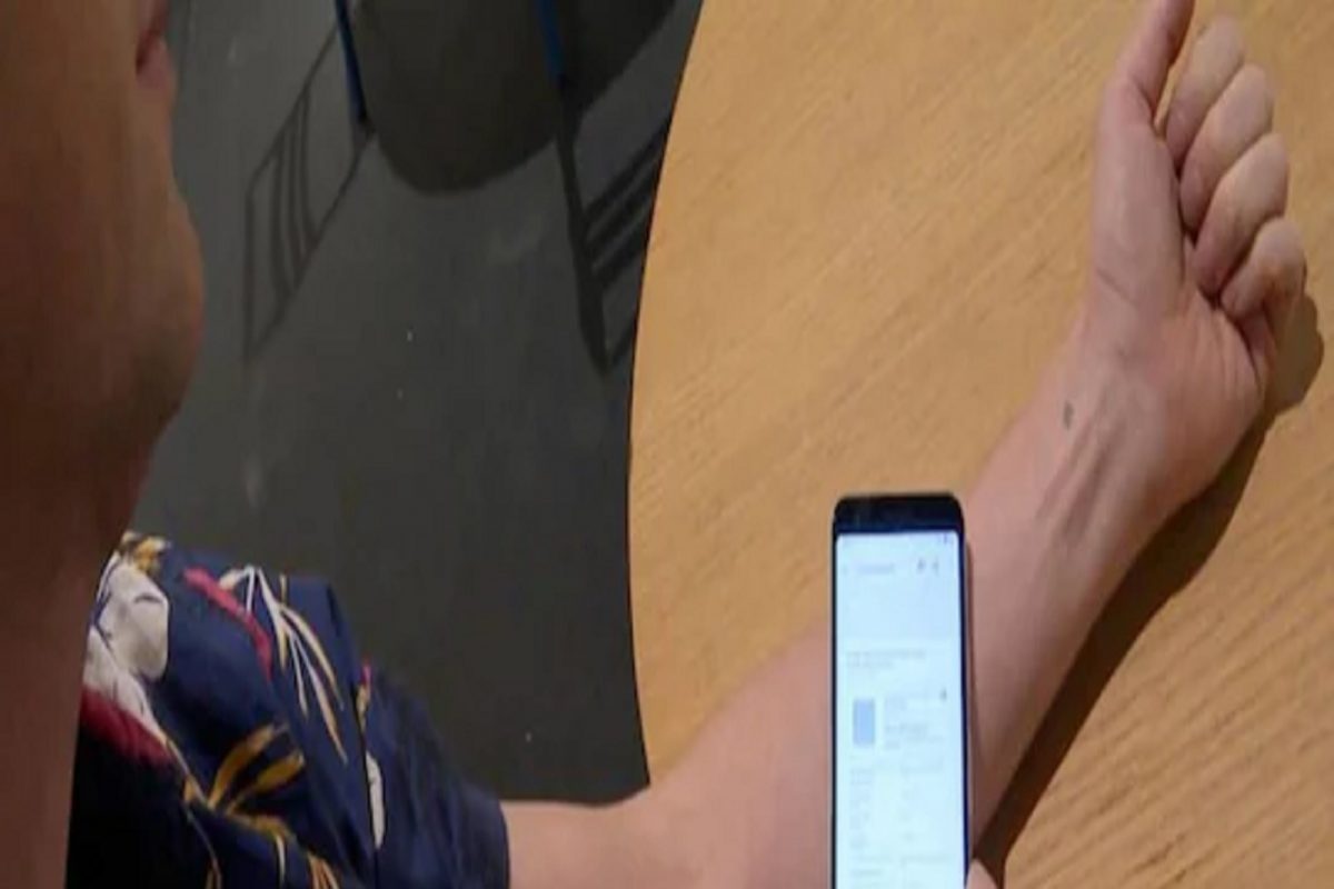 आता Corona vaccination certificate ची गरज नाही; हातातच बसवली जाणार Scannable Microchip