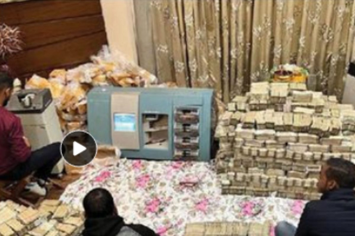 IT रेडमध्ये अत्तर व्यावसायिकाच्या घरात 150 कोटींची कॅश; कालपासून सुरू आहे नोटा मोजण्याचं काम