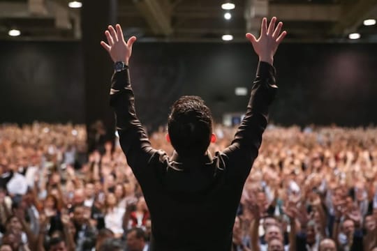  चला तर मग जाणून घेउया यातील करिअरच्या संधी.