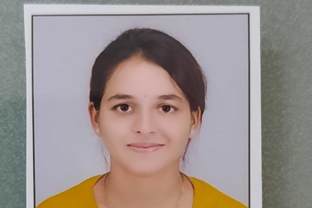 Nashik Suicide : आई-बाबांनी फीसाठी दिलेले पैसे हरवले, नाशिकमध्ये तरुणीचं टोकाचं पाऊल