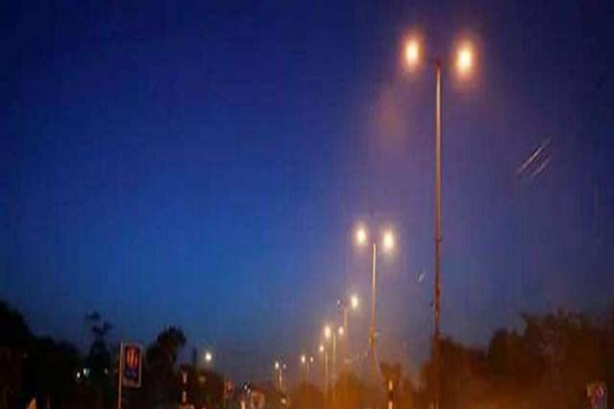 नाईट कर्फ्यू म्हणजे रात्रीची संचारबंदी होय. यासाठी एक वेळ ठरवण्यात येते. नाईट कर्फ्यू हा फक्त भारतातच नाही, तर विदेशातही लावला गेला आहे.