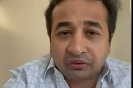 पीए राकेश परब आणि राणे समर्थक पॅनलचे उमेदवार मनीष दळवी यांना सिंधुदूर्ग पोलीस कोणत्याही क्षणी करण्याची शक्यता आहे, 