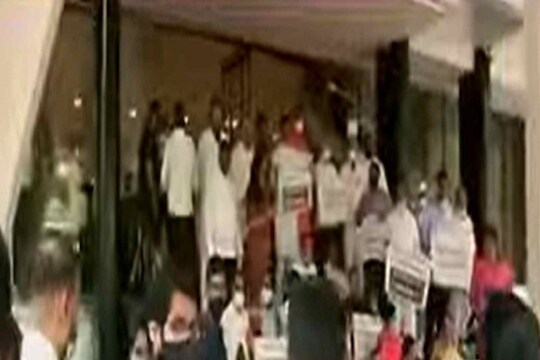 अधिवेशनात नितेश राणेंच्या 'म्याँव-म्याँव'वरुन घमासान, थेट निलंबनाची मागणी, काय-काय घडलं?