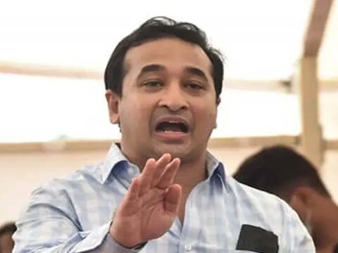 'फडणवीस आमचे नेते आहेत त्यांच्या बाबतीत राष्ट्रवादीचे कार्यकर्ते असे वागत असतील तर राष्ट्रवादीचे नेते महाराष्ट्रात कसे फिरता कसे ते आम्ही बघतो'