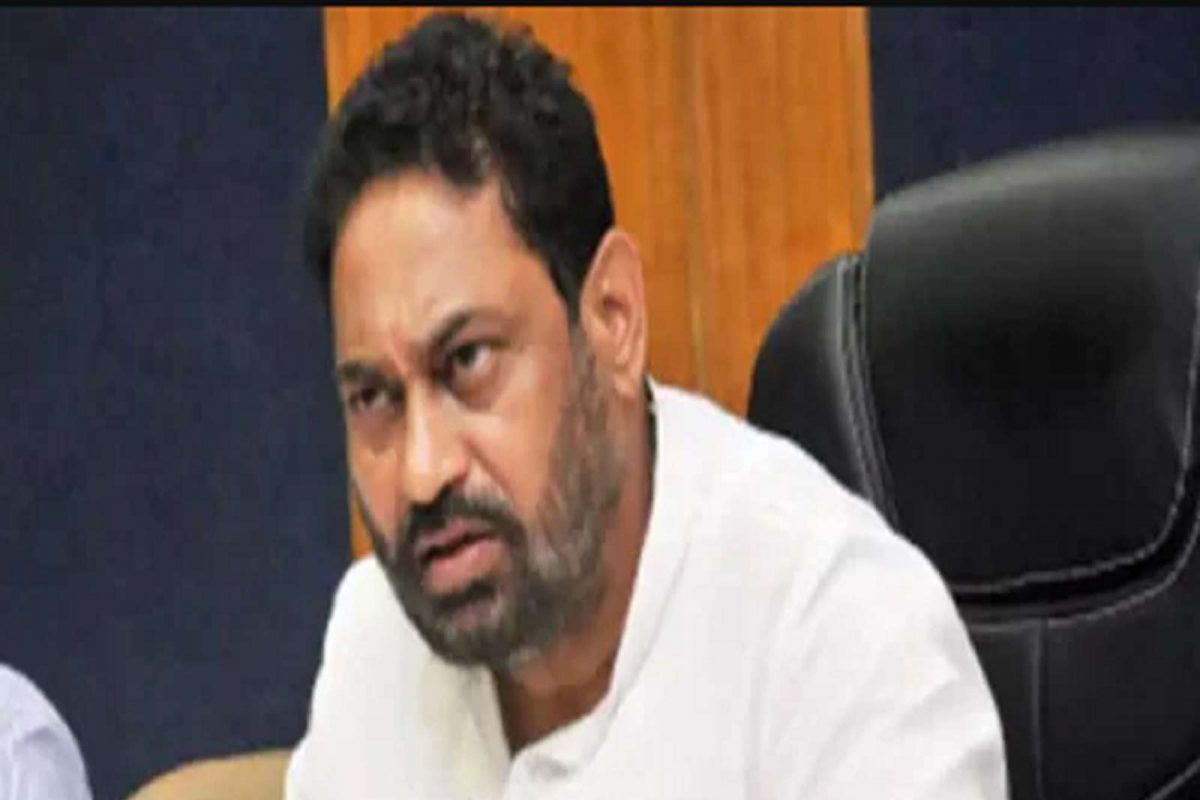 राज्यामध्ये जी संकटे निर्माण झालं ते कुणाच्याही भांडणामुळे निर्माण झालेले नाही, आम्ही काम करतो आहे. मात्र काही लोकांना इच्छा असेल त्यांनी खुशाल मला बदनाम करावा.