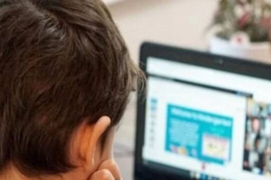 वेबसाइट फेक आहे की नाही हे तपासण्यासाठी वेबसाइटच्या पेजवरील कंटेंटची क्वालिटीही तपासणं महत्त्वाचं आहे.