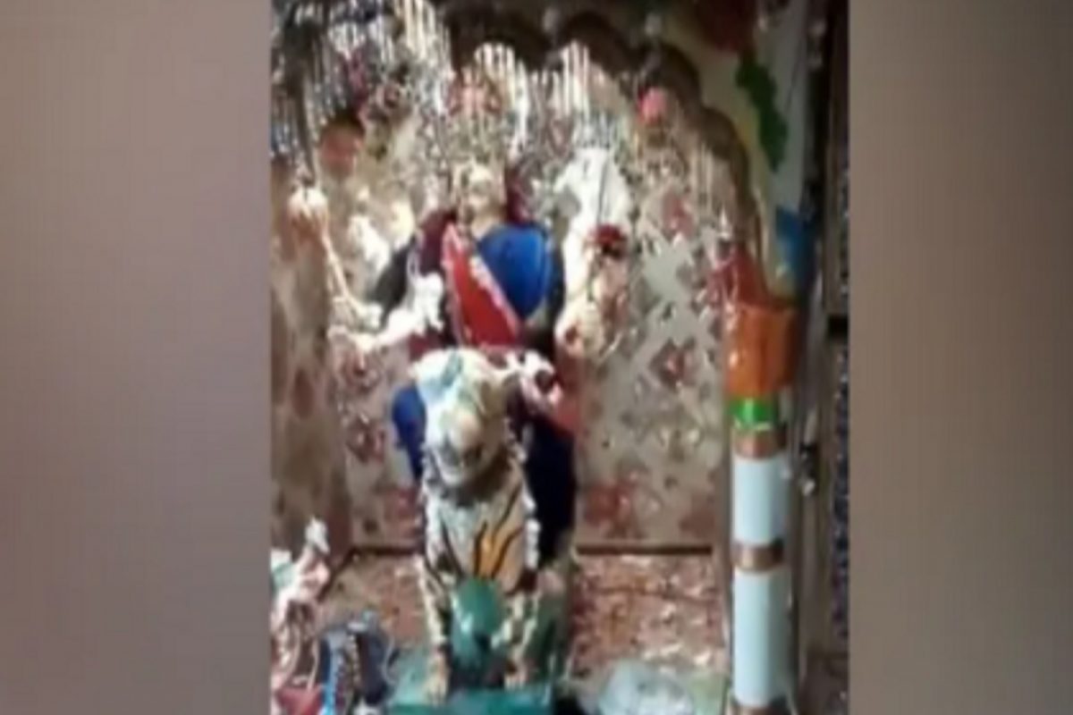 पाकिस्तानात हिंदू मंदिरात तोडफोड, दुर्गा मातेच्या मूर्तीची विटंबना