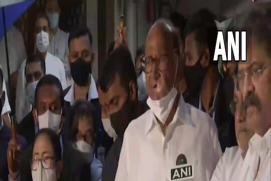 देशातली तिसरी आघाडी नेमकी आता कुणाच्या नेतृत्वात, शरद पवार-ममता बॅनर्जी यांचं एकत्र उत्तर